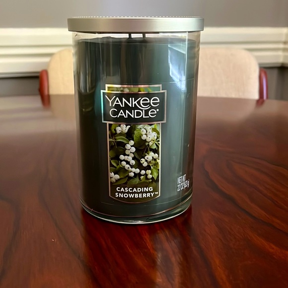 Yankee Candle “Cascading Snowberry”